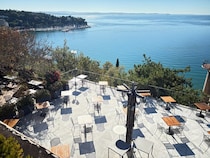 強風で有名なトリエステの海、ホテルから夕刻の静けさを楽しむ【イタリア】