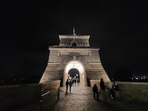 愛の南京錠をかける恋人たちが多数！ローマのミルヴィオ橋【イタリア】