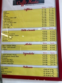 イタリアのバール、立ち飲みとテーブル席の値段の違いは？【イタリア】