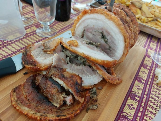 男性たちによる豪快な肉料理!ポルケッタもサルシッチャもワインにピッタリ【イタリア】