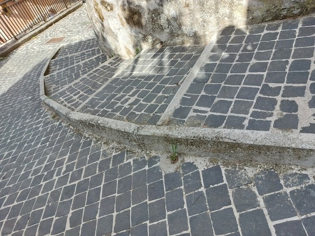 石畳の正体は?直方体の石が本当の姿!【イタリア】