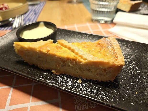 異色の材料を使うナポリの伝統タルト菓子【イタリア】