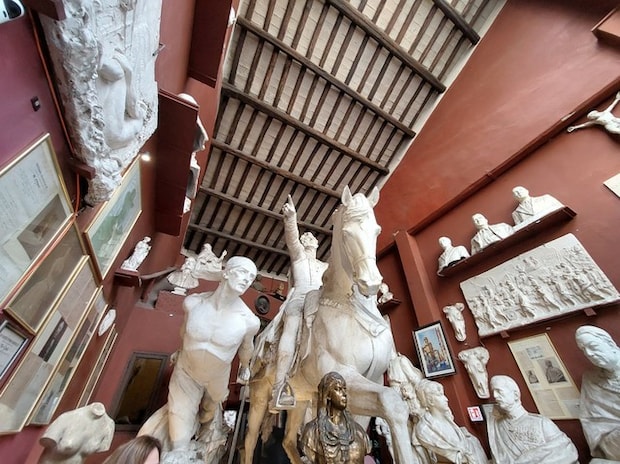 彫刻だらけのカフェ！バブイーノ通りにある「カノーヴァ・タドリーニ」【イタリア】