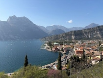 ガルダ湖北岸の風の強い湖の町Torbole【イタリア】