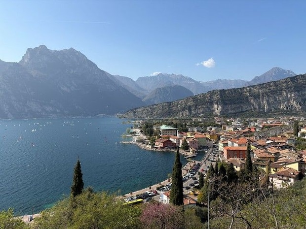 ガルダ湖北岸の風の強い湖の町Torbole【イタリア】