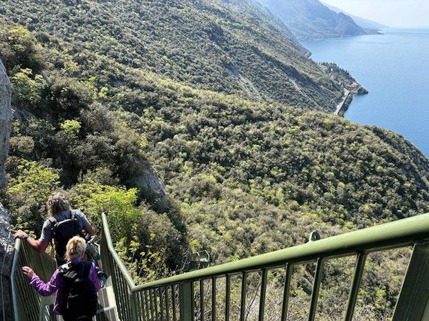 ガルダ湖の断崖に沿った絶景トレイル【イタリア】