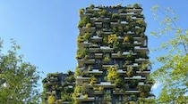 「世界で最も革新的な高層ビル」に選出された森のアパートとは？【イタリア】