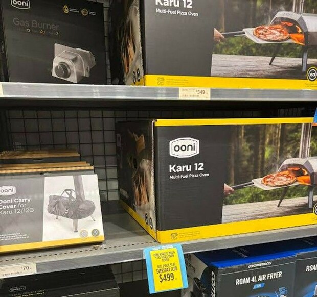 スポーツ用品店で見つけたピザ窯【オーストラリア】