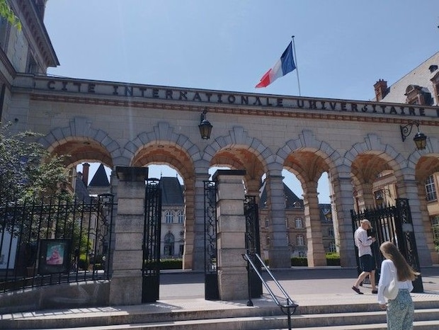 ヨーロッパ圏外の学生の大学登録料が現行の16倍に。せめてもの救いは学食1€?【フランス】