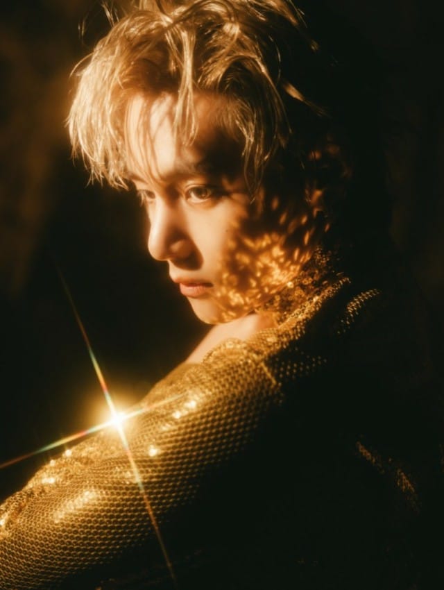 「BTS」V、パリ・ファッションウィークで圧倒的存在感