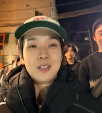 「BTS」V、パク・ソジュン＆チェ・ウシク＆パク・ヒョンシクなど“ウガファミリー”と集まる…親友たちの仲良しぶりにほっこり