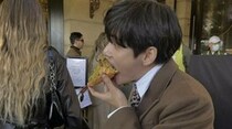 「BTS」V、ロングコートを着てクロワッサンをひと口…パリも彩った完ぺきな秋の日常公開