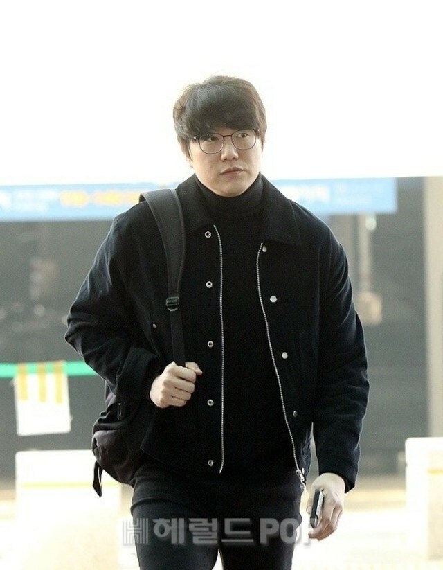 歌手ソン・シギョン、10年来の前マネージャーの裏切りに...結局Youtubeも休止「体も心も傷ついた」