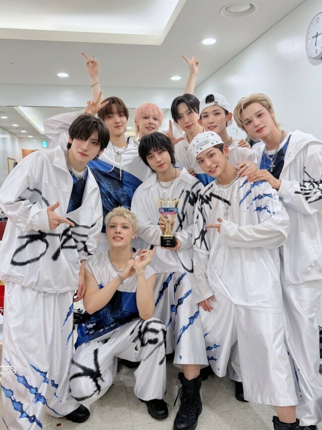「&TEAM」、韓国音楽番組で2冠達成…「ショー!チャンピオン」1位に「夢のような日々」