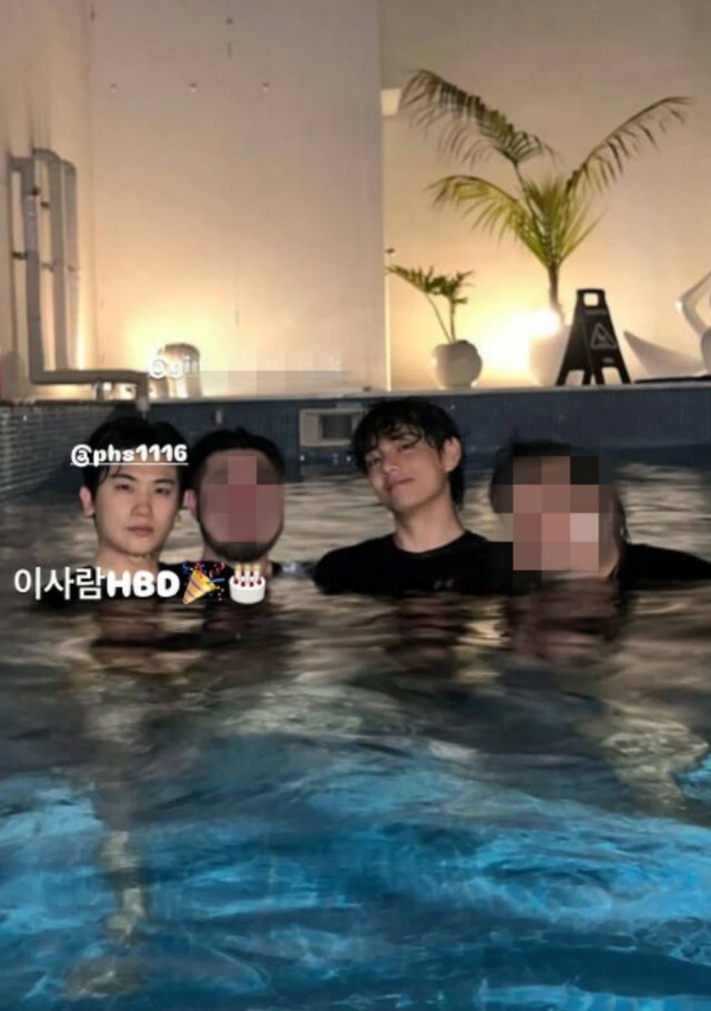 「BTS」V、パク・ヒョンシクの誕生日に一緒にプールで...変わらない友情