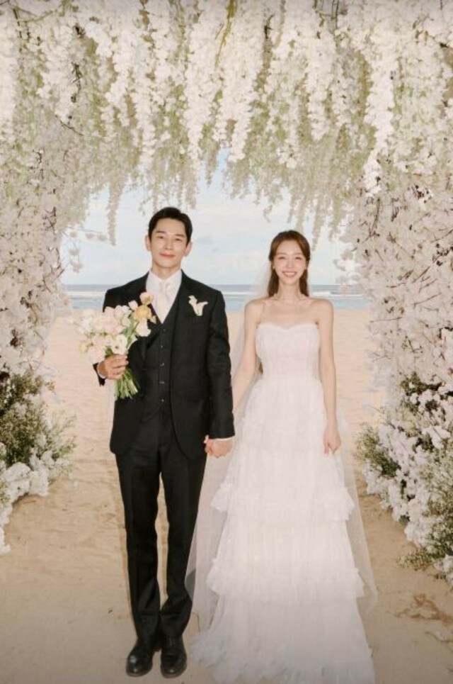 俳優オン・ジュワン&ミナ(Girl’s Day)、極秘のバリ島結婚式写真を公開
