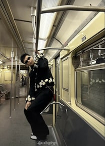 G-DRAGON、米ニューヨークの地下鉄で悪ふざけ？…300万円のシャネルを着て座席に乗る