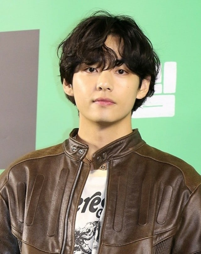 「BTS」V、ソウルの主要スポットが誕生日のお祝いムードに…漢江の巨大オブジェから各地の大型広告まで