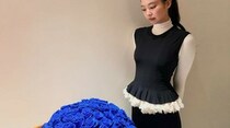 「BLACKPINK」JENNIE、初の写真展を開催…母親への感謝も伝え注目