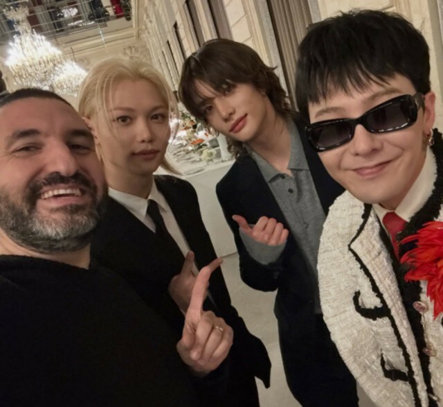 G-DRAGON(BIGBANG)、パリで「Stray Kids」ヒョンジン&フィリックスと会う…ワールドスターの親交