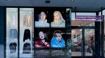 「BLACKPINK」、日本全域を掌握…ファッション・スポーツ・キャラクターまで全方位とコラボ“すべてヒット”