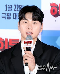 「真実が明かされるのを」…俳優イ・イギョンの私生活暴露者、韓国警察にリモートで捜査協力