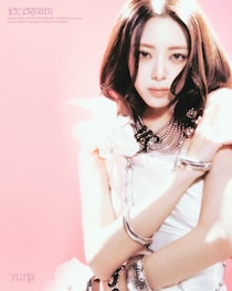 「ITZY」YUNA、幻想的なまなざし…23日ソロデビューアルバム「Ice Cream」発売