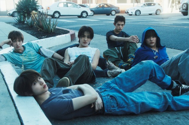 「CORTIS」、LAの道に寝転がった生の魅力…新鮮なビジュアル