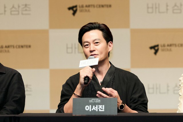 イ・ソジン、演劇初挑戦に”最後”の宣言…「今の自分を演じている」