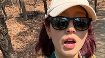 パク・シネ、ショートヘアに明るいカラーで「まるでアイドル」…登山中も果汁美あふれる魅力発散
