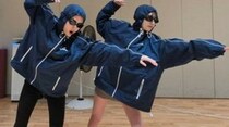 「LE SSERAFIM」SAKURA、ユニークな「BTS」“SWIMチャレンジ”が話題