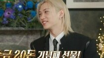 「Stray Kids」フィリックス、「J.Y. Park（パク・チニョン）、メンバーに純金の記念の盾をプレゼント」