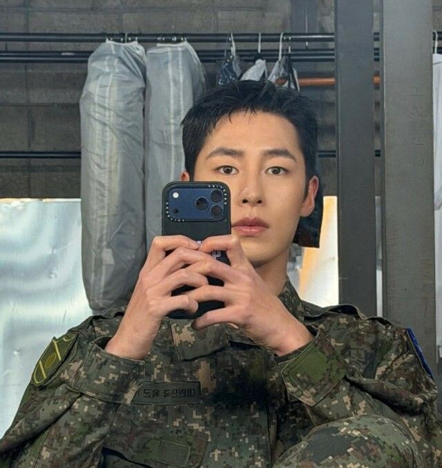 俳優イ・ジェウク、きょう（18日）陸軍現役入隊…新ドラマ2作品で空白期は最小化へ