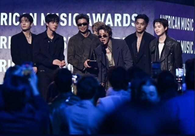 「BTS」、5年ぶりに「AMA」で2度目の大賞…「これからも泳ぎ続けていく」