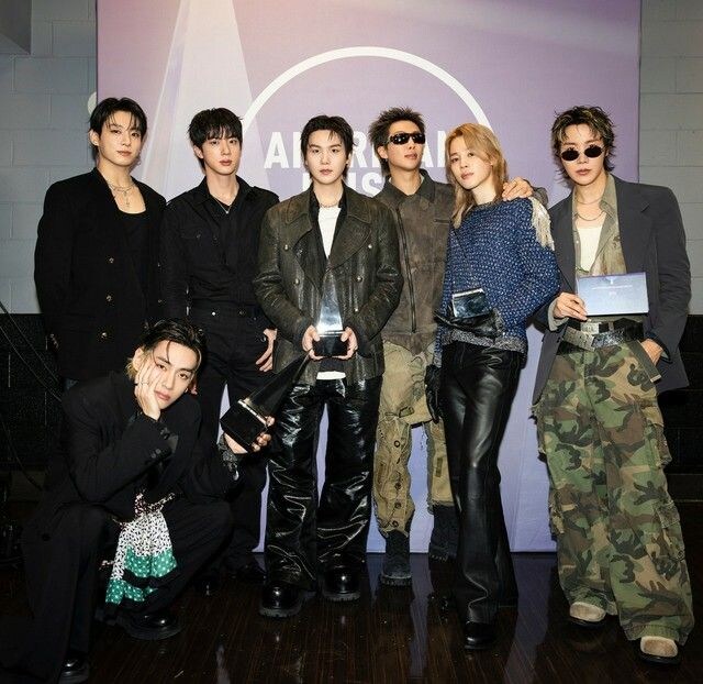 「2026 AMA」3冠王「BTS」、圧倒的な存在感…過去13年間そばで支えてくれたARMYに感謝