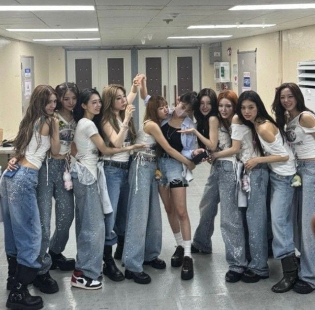 ”「I.O.I」と1日に1メッセージ”…カン・ミナ、コンサート訪問で不仲説終結