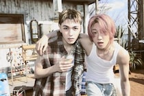 「SEVENTEEN」の新ユニット「V8」、青春が残した痕跡…1stミニアルバムの初コンセプトフォト公開