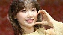 活動休止中の「LE SSERAFIM」キム・チェウォン、首への負担を避けて歌のみを披露