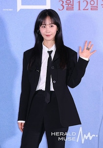 【全文】「少女時代」ユリ、19年間所属したSMとの専属契約終了へ…今後のグループ活動にも言及