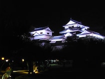 【2025 Autumn月のおもてなしin松山城 愛媛/松山市】 山頂本丸広場の特別ライトアップで松山市の夜景と名月を眺望