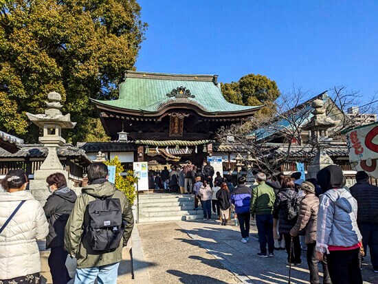 【三津嚴島神社 愛媛/松山市】一年の厄除け＆開運祈願！花手水と御朱印で新年を華やかにスタート［愛媛の初詣2026年］
