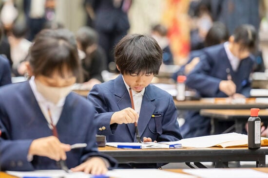 【第15回日本一の紙のまち四国中央市新春競書大会 2026 愛媛/四国中央市】 書道パフォーマンスも必見！「新春競書大会」で心を込めて書こう