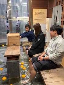 JR鳴門駅前足湯「ふろいで～」ガイド｜無料で楽しめる天然温泉の癒やしスポット