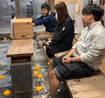 JR鳴門駅前足湯「ふろいで～」ガイド｜無料で楽しめる天然温泉の癒やしスポット