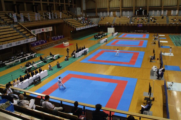 日本スポーツマスターズ愛媛大会 空手会場の様子