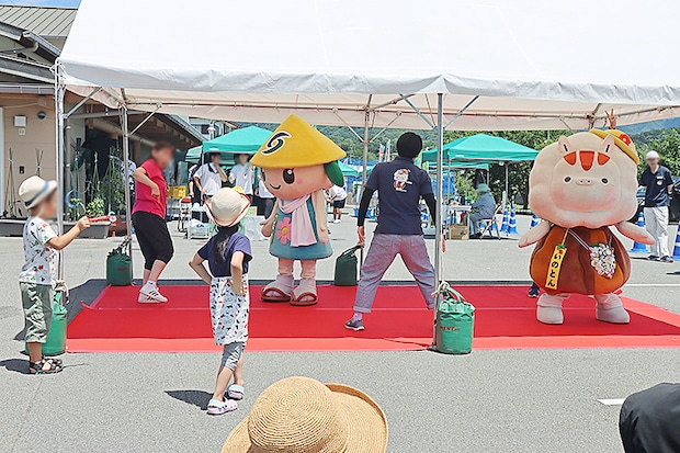 【家族で楽しむほっちょ市 愛媛/東温市】 春爛漫！ 美味しいものが大集合