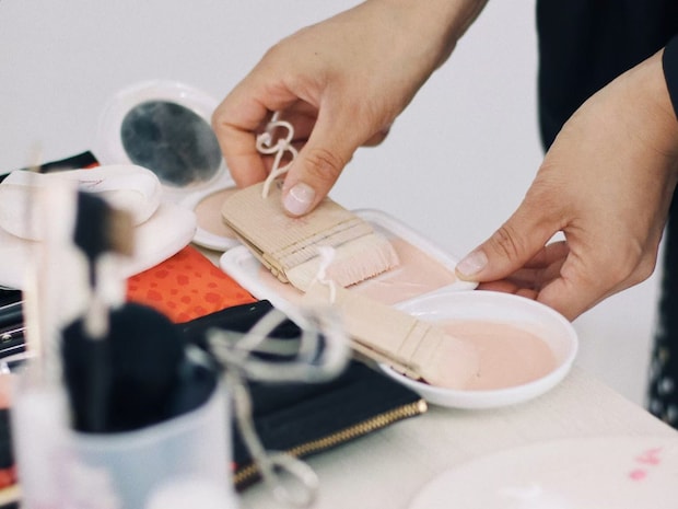 水化粧体験（本格的なおしろいを使用）