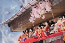 【第12回 くままちひなまつり】久万高原町で約1万体のひな人形が彩る春のまち歩き！ 歴史息づく商店街で心華やぐ体験を（愛媛/久万高原町）