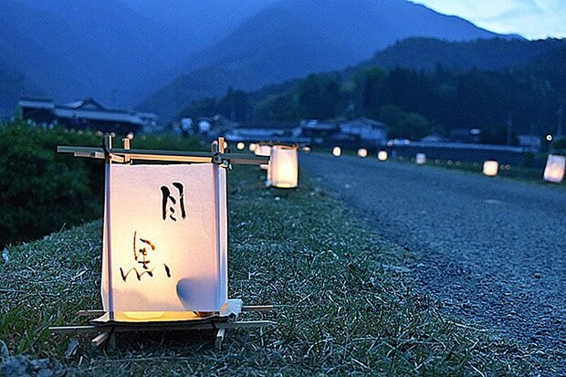 蛍の畦道ライトアップ