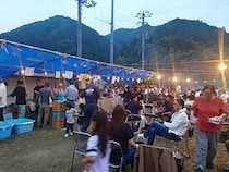 【たまたにほ・た・る祭り】砥部町玉谷集会所で幻想的なホタルの舞と地元グルメを満喫！初夏の夜に自然とふれあう特別なひととき（愛媛/砥部町）